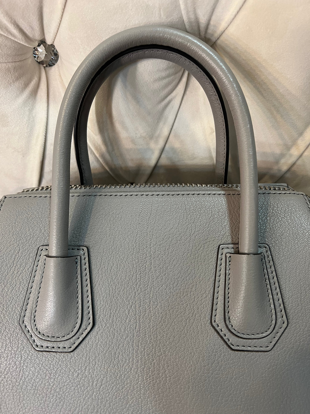 Givenchy antigona 2025 grey small