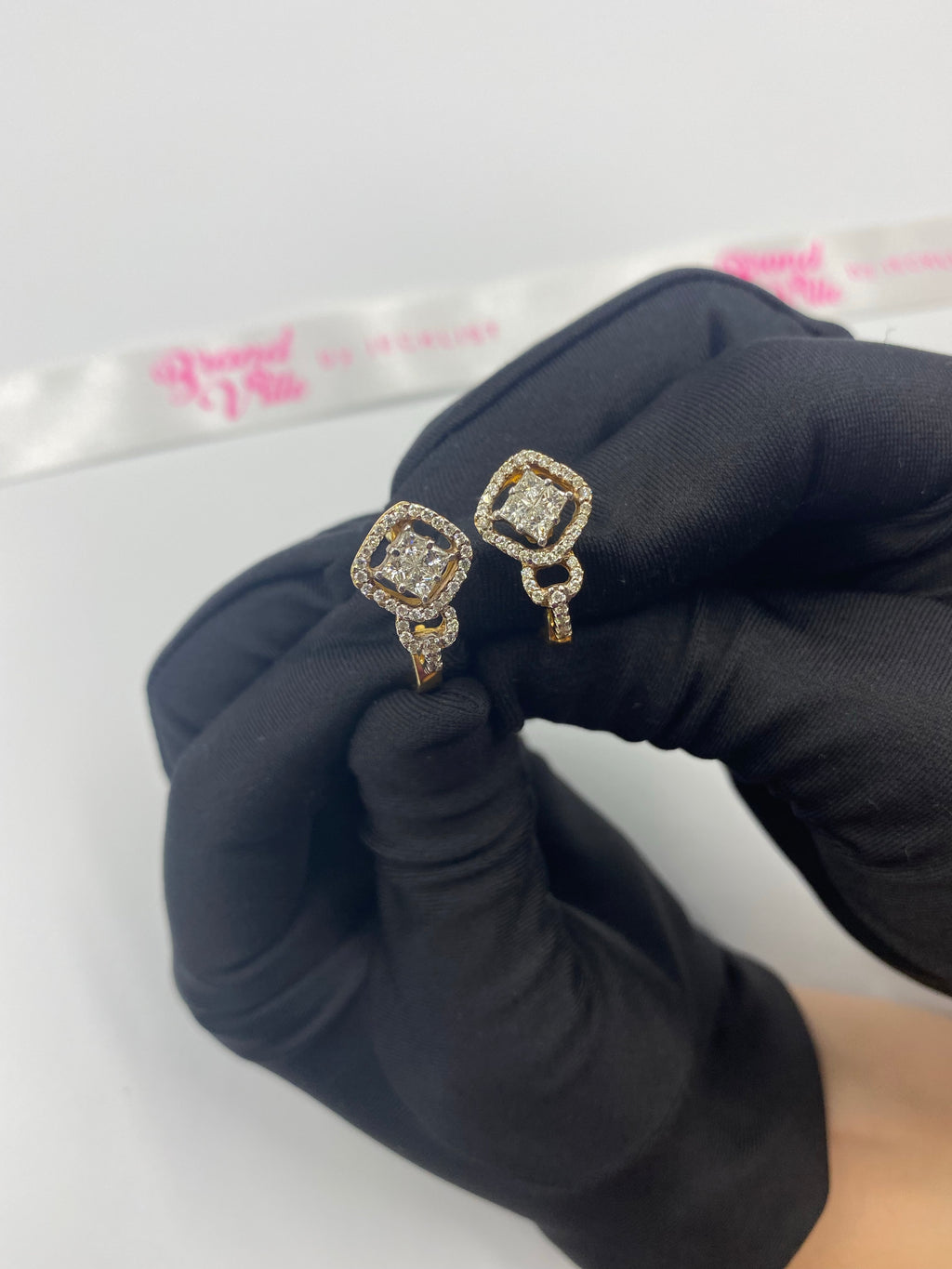 18 Karat Earrings With Diamonds Pawnable