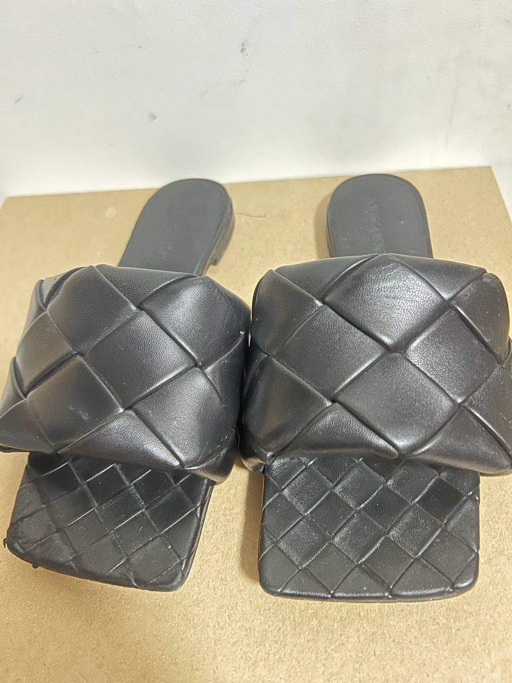 Preloved Bottega Veneta Lido Flat Sandals